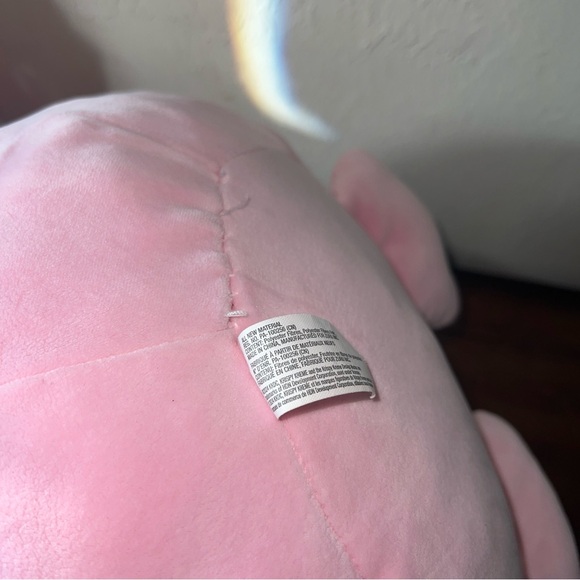 Zuru Snackles Series 2 Axolotl Abbie Krispy Kreme Donut, Large Plush - Picture 10 of 12